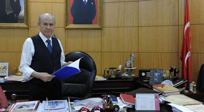 Bahçeli'nin masasında dikkat çeken ayrıntı! Bahçeli'nin masasında dikkat çeken ayrıntı!