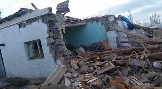 Niğde'de tüp patladı, 3 ev yerle bir oldu Niğde'de tüp patladı, 3 ev yerle bir oldu