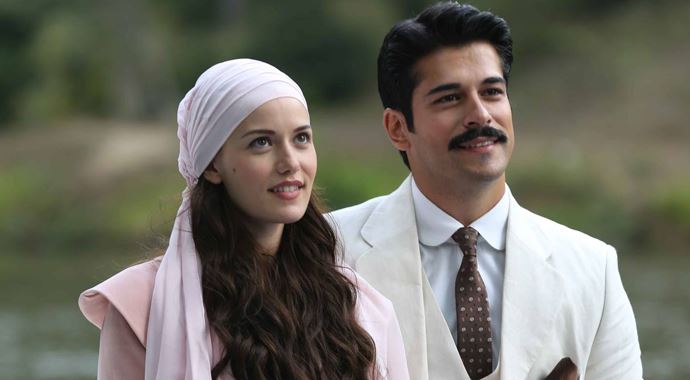 Fahriye Evcen ve Burak Özçivit'ten hayranlarına müjdeli haber Fahriye Evcen ve Burak Özçivit'ten hayranlarına müjdeli haber