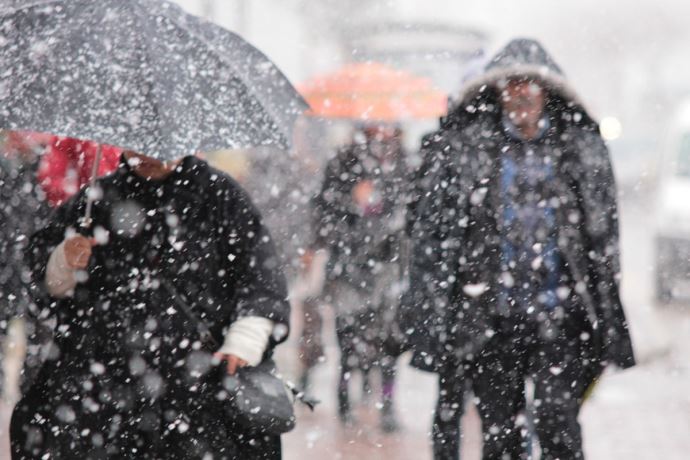 Beklenen kar başladı, o illerde okullar tatil edildi Beklenen kar başladı, o illerde okullar tatil edildi