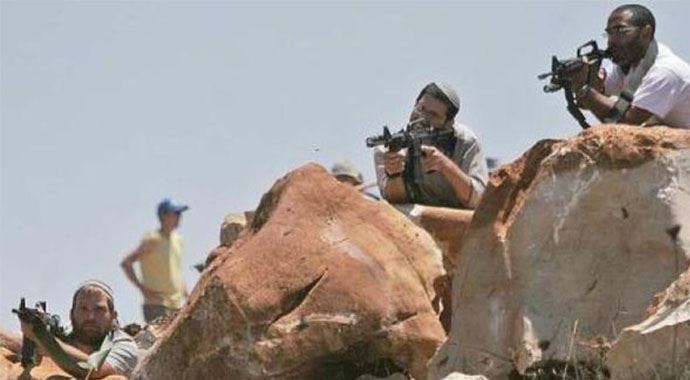 İsrail ordusu, el koyduğu topraklarda yerleşimcileri silahlandırıyor! İsrail ordusu, el koyduğu topraklarda yerleşimcileri silahlandırıyor!