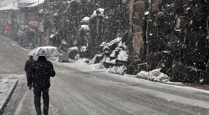 Bitlis'te 17 köy yolu kapandı