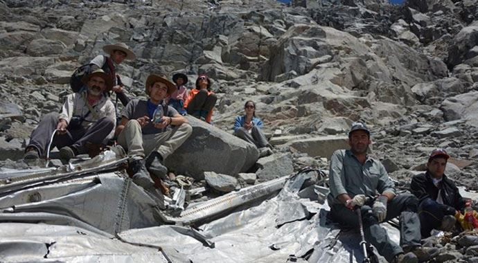 54 yıldır kayıp olan uçağın enkazını dağcılar buldu