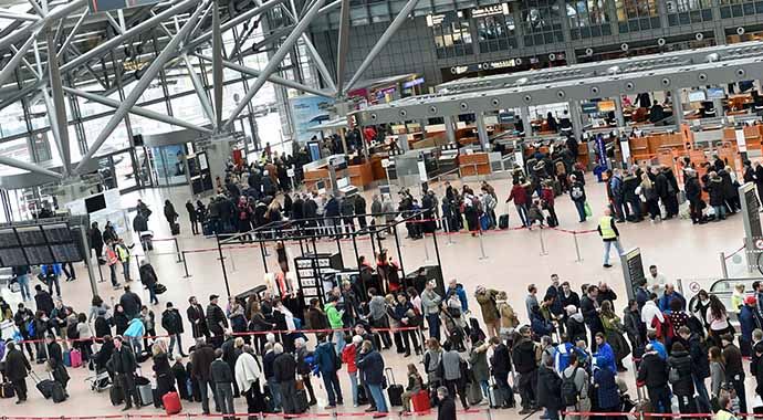 Almanya'da havalimanlarında uyarı grevi! Almanya'da havalimanlarında uyarı grevi!