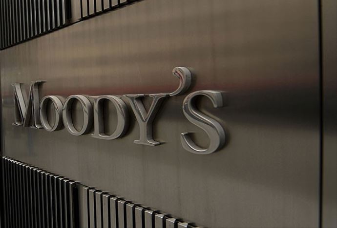Moody's Yunan bankalarının notunu düşürdü Moody's Yunan bankalarının notunu düşürdü
