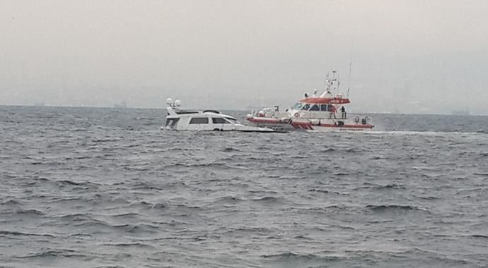 Marmara Denizi'nde tekne battı, faciadan dönüldü Marmara Denizi'nde tekne battı, faciadan dönüldü