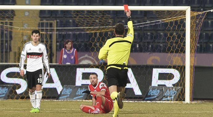 İşte Süper Lig'in en çok kırmızı kart gören ismi İşte Süper Lig'in en çok kırmızı kart gören ismi