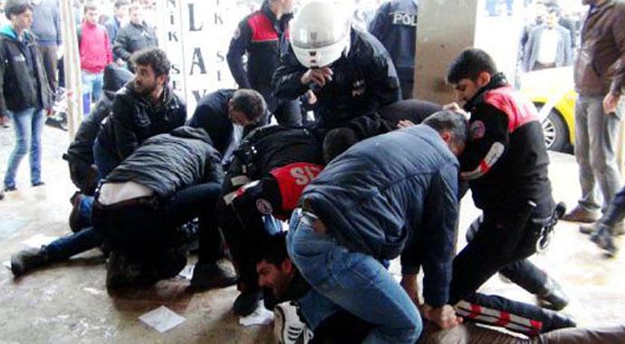 Berkin Elvan eyleminde 11 gözaltı Berkin Elvan eyleminde 11 gözaltı