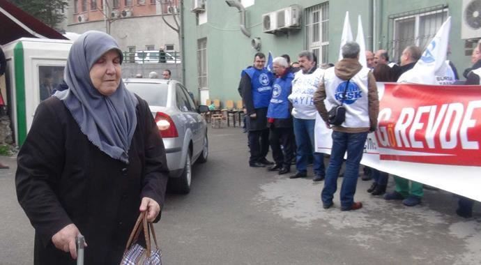 İş bırakan doktorlara hastalardan tepki İş bırakan doktorlara hastalardan tepki