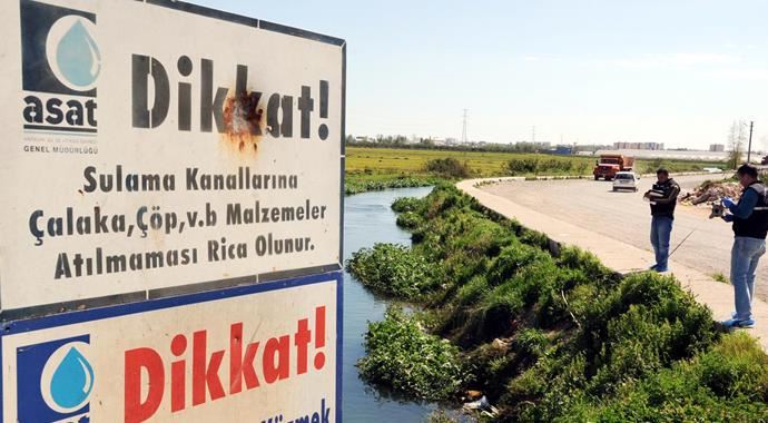 Kanala düşen kadın, vatandaşlarca çıkarıldı