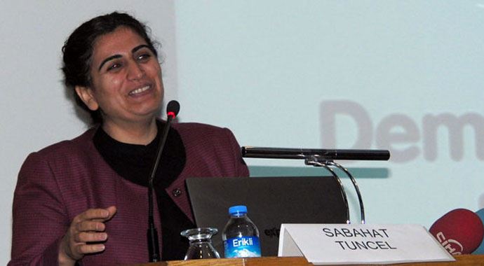 Sebahat Tuncel, 'En az yüzde 12 oy bekliyoruz' Sebahat Tuncel, 'En az yüzde 12 oy bekliyoruz'
