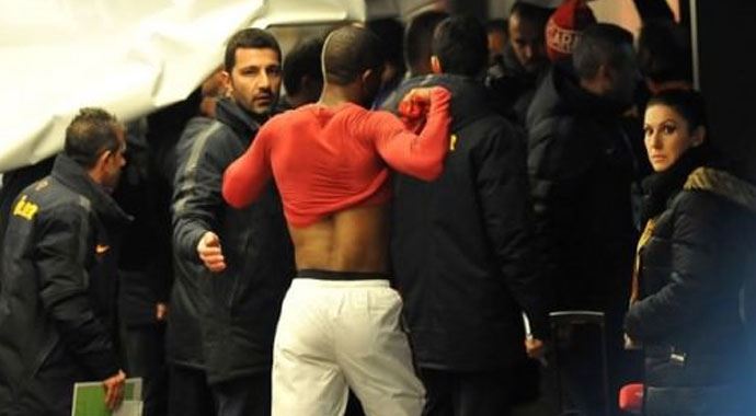 Arena'da koridorlar karıştı! Chedjou o ismin üstüne yürüdü Arena'da koridorlar karıştı! Chedjou o ismin üstüne yürüdü