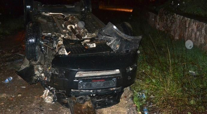 Sakarya'da yoldan çıkan araç takla attı, 5 yaralı