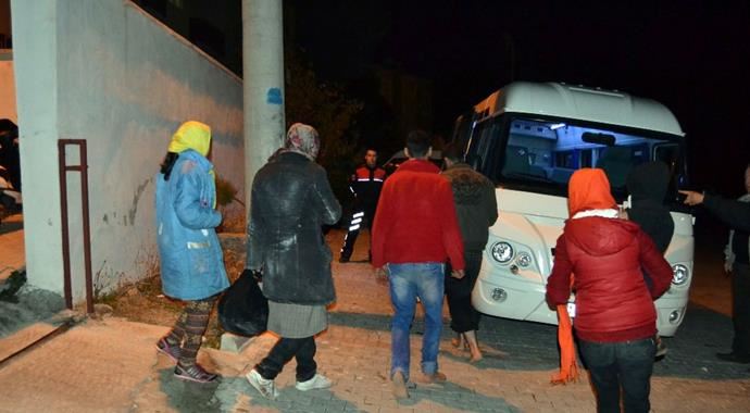 Ayvalık'ta 32 göçmen yakalandı Ayvalık'ta 32 göçmen yakalandı