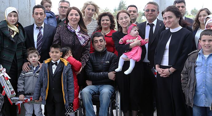 Bakan İslam, gazi ve şehit yakınlarıyla bir araya geldi Bakan İslam, gazi ve şehit yakınlarıyla bir araya geldi