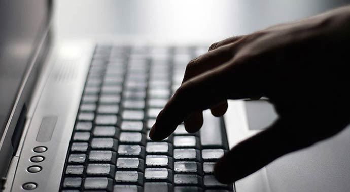 Fransa'da 5 internet sitesine kapatma cezası verildi Fransa'da 5 internet sitesine kapatma cezası verildi