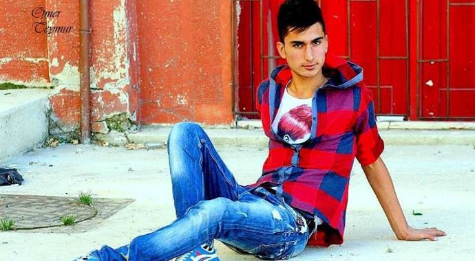 Bucaspor'un U17 takımını taşıyan minibüs kaza yaptı, 1 futbolcu öldü Bucaspor'un U17 takımını taşıyan minibüs kaza yaptı, 1 futbolcu öldü