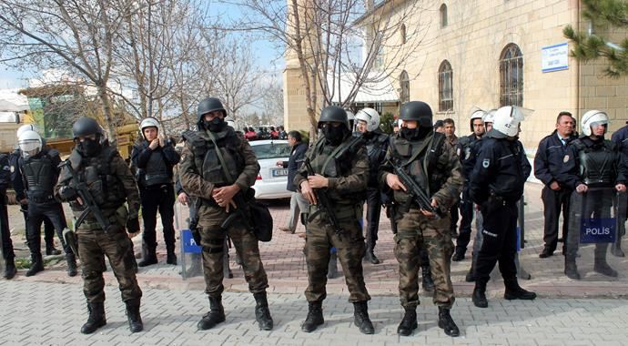 Konya'da iki kardeşten birini öldürüp, diğerini yaralayan adam... Konya'da iki kardeşten birini öldürüp, diğerini yaralayan adam...