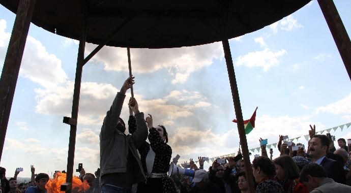 Nevruz kutlamaları büyük coşkuyla başladı Nevruz kutlamaları büyük coşkuyla başladı