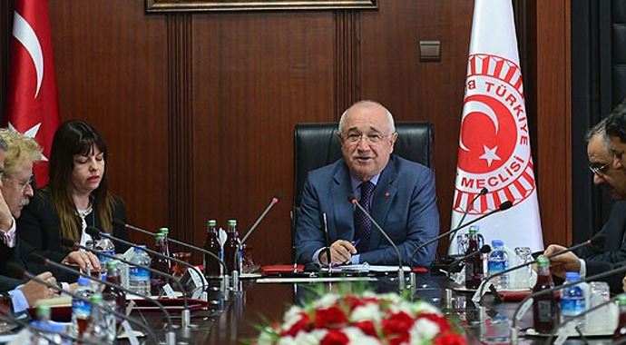 Cemil Çiçek'ten AB açıklaması Cemil Çiçek'ten AB açıklaması