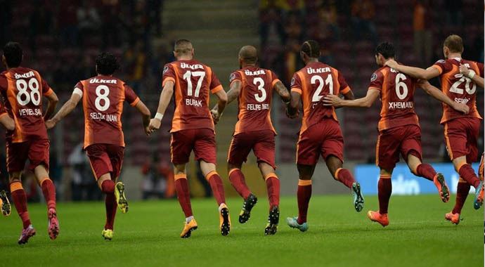 Galatasaraylı futbolculara 6 milyon dolar Galatasaraylı futbolculara 6 milyon dolar