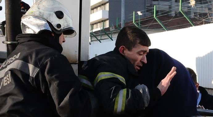 İntihar için çıkmıştı, çok korkunca polisi aradı İntihar için çıkmıştı, çok korkunca polisi aradı