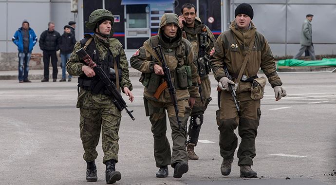 Ukrayna'da ateşkese rağmen silahlar susmuyor Ukrayna'da ateşkese rağmen silahlar susmuyor