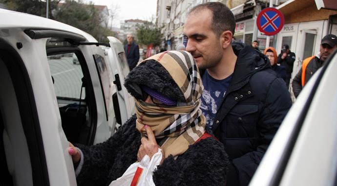 Anne - kız 5 bin liralık parfüm çaldılar