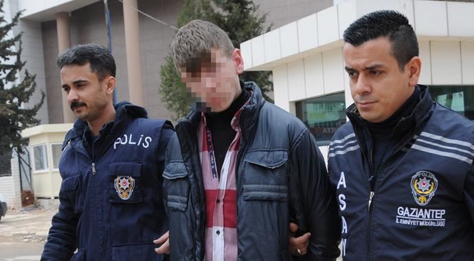 Liseli genç sınıf arkadaşını 17 bıçak darbesi ile öldürdü!