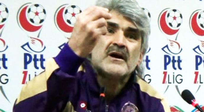 Tütüneker gazetecilerle tartıştı Tütüneker gazetecilerle tartıştı