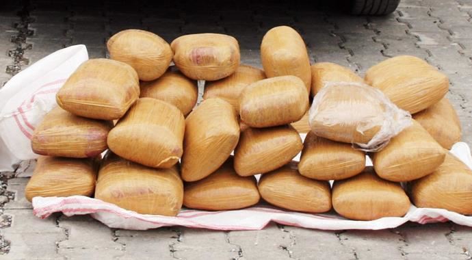 Adana'da 107 kilo esrar yakalandı Adana'da 107 kilo esrar yakalandı