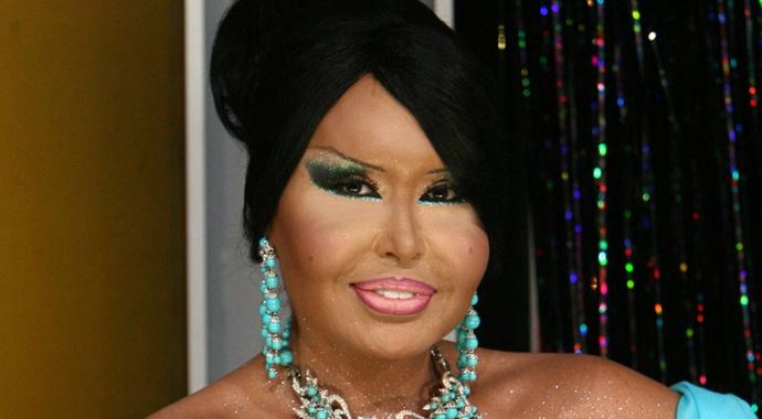 Bülent Ersoy'un arabasına neden haciz geldi? Bülent Ersoy'un arabasına neden haciz geldi?