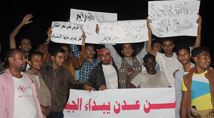 Sana'daki saldırılar Taiz'de protesto edildi Sana'daki saldırılar Taiz'de protesto edildi