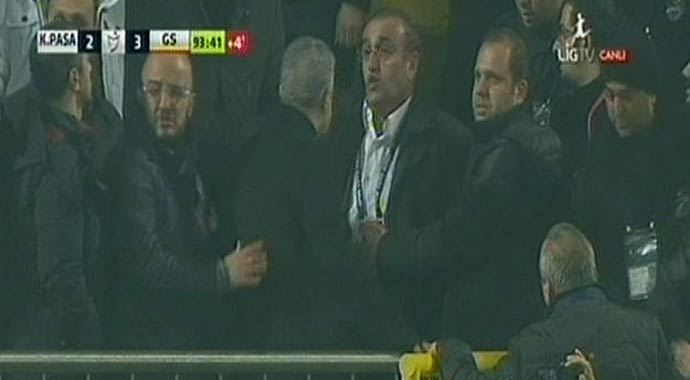 Abdurrahim Albayrak tribünde bayıldı
