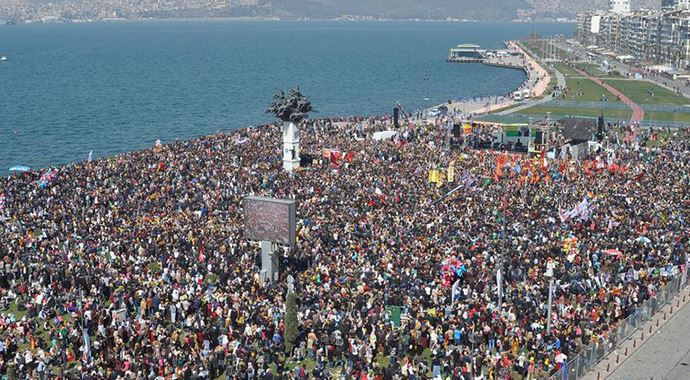 İzmir Gündoğdu'da ilk Nevruz kutlaması İzmir Gündoğdu'da ilk Nevruz kutlaması