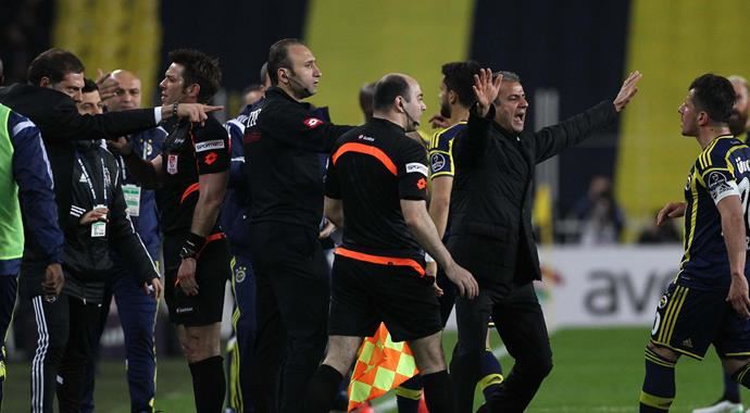 Bilic&#039;ten maç sonu Emre açıklaması!