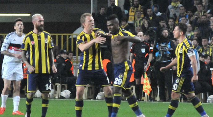 'Musa' tezahüratları Emenike'yi çıldırttı 'Musa' tezahüratları Emenike'yi çıldırttı