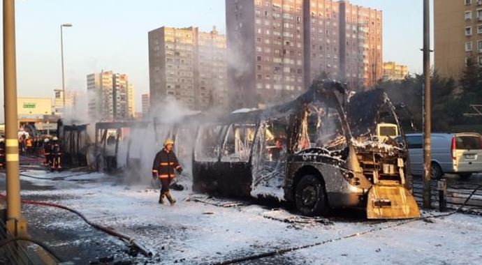 Metrobüs seferleri normal seyrine döndü Metrobüs seferleri normal seyrine döndü