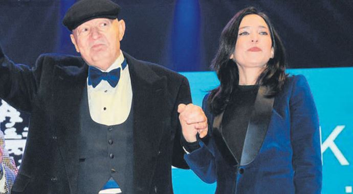 Büyük usta Kayahan&#039;a dostlarından büyük vefa! Doğum günü....
