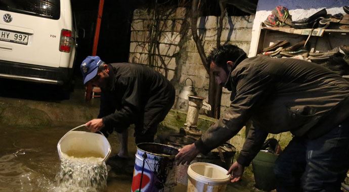 Adıyaman'da evleri su bastı Adıyaman'da evleri su bastı