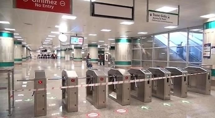 Raydan çıkan metro Taksim - Yenikapı seferleri... Raydan çıkan metro Taksim - Yenikapı seferleri...