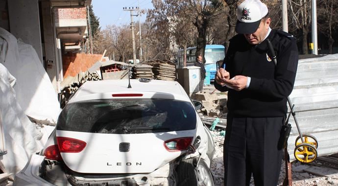 Gaziantep'te trafik kazası, 3 yaralı var Gaziantep'te trafik kazası, 3 yaralı var