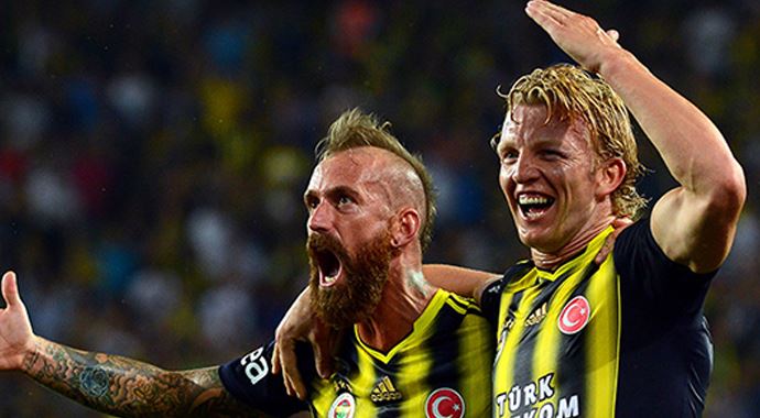 Kuyt ve Meireles'in Londra yolculuğu Kuyt ve Meireles'in Londra yolculuğu