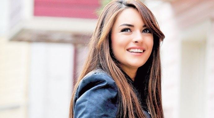 Ezgi Mola&#039;dan &#039;virüslü&#039; haberlere açıklama