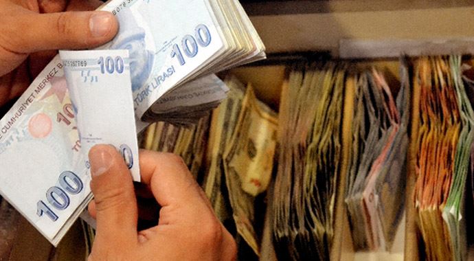 Üreticilerin kredi borçları ertelendi Üreticilerin kredi borçları ertelendi