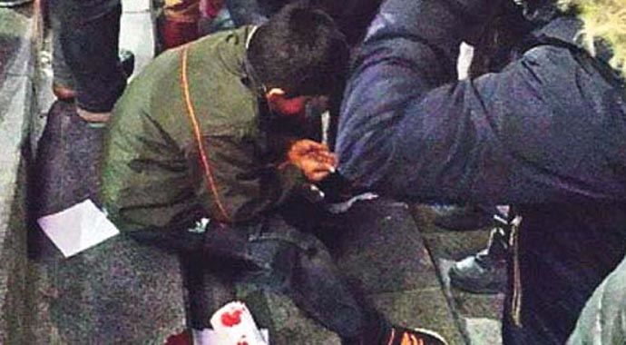 Fast-food'cuda artan patatesleri yiyen çocuğu döven adama takipsizlik Fast-food'cuda artan patatesleri yiyen çocuğu döven adama takipsizlik