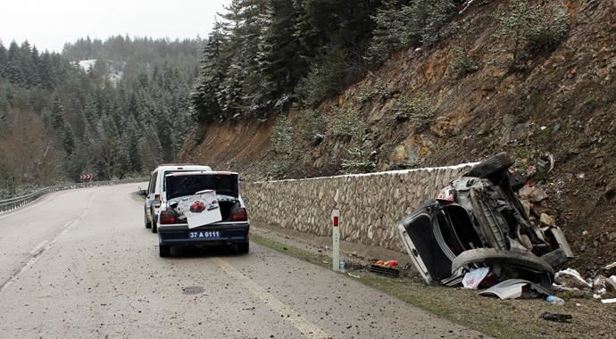 Kastamonu'da trafik kazası, 3 yaralı var Kastamonu'da trafik kazası, 3 yaralı var