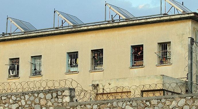 Yunanistan'da cezaevleri boşalıyor Yunanistan'da cezaevleri boşalıyor