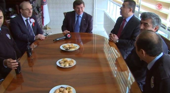Başbakan Davutoğlu'ndan sürpriz! Başbakan Davutoğlu'ndan sürpriz!