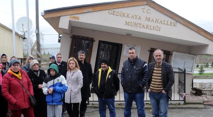 İnşaat temeli kaydı, bina yan yattı İnşaat temeli kaydı, bina yan yattı